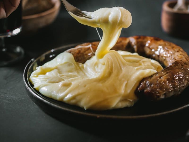 Vente à emporter aligot saucisse sur les tonneaux et Dégustation et vente de bière  